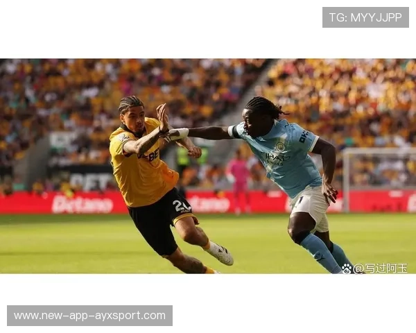 曼城两翼插上配合拉扯对方防线 曼城两翼插上配合拉扯对方防线