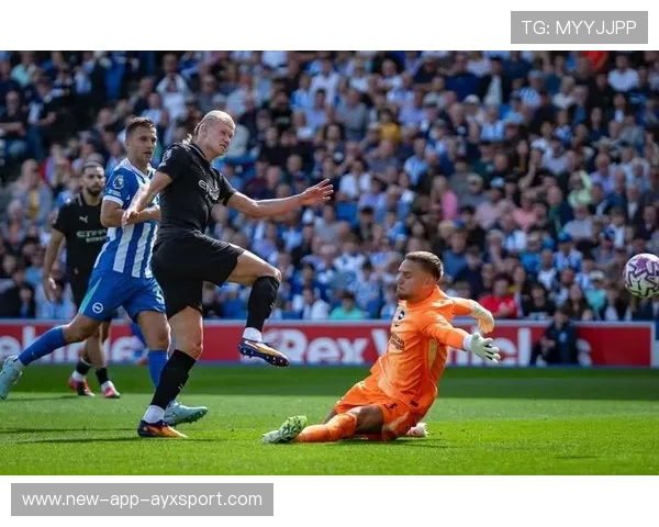 曼城训练对抗赛中哈兰德连续制造突破,瓜迪奥拉现场大喊节奏更快 曼城训练对抗赛中哈兰德连续制造突破,瓜迪奥拉现场大喊节奏更快