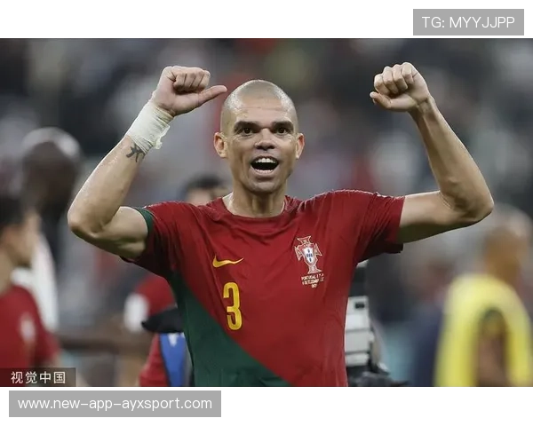 佩佩参与年轻后卫训练,身体对抗教学获肯定 佩佩参与年轻后卫训练,身体对抗教学获肯定