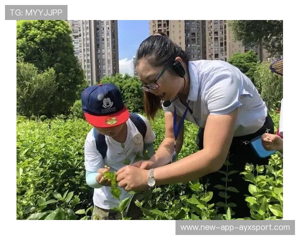 詹姆斯与本地教练合作开展夏令营，报名火爆